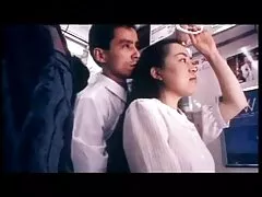 Hai người bạn phim sec khong tre gặp một chiếc xe và đưa cậu bé đến ba
