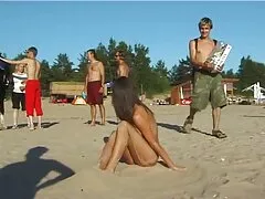 Tóc vàng trên đi văng sec ko che