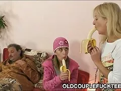 Cặp đôi phim sec oln trong hồ bơi fuck